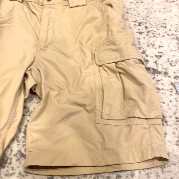 Duluth Trading Co Dry On the Fly Relaxed Fit Nylon Cargo Shorts size L EUC - Picture 2 of 9